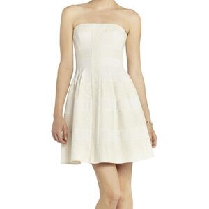 BCBG Maxazria Dorothea Strapless
Striped Dress Sz 10 Creme